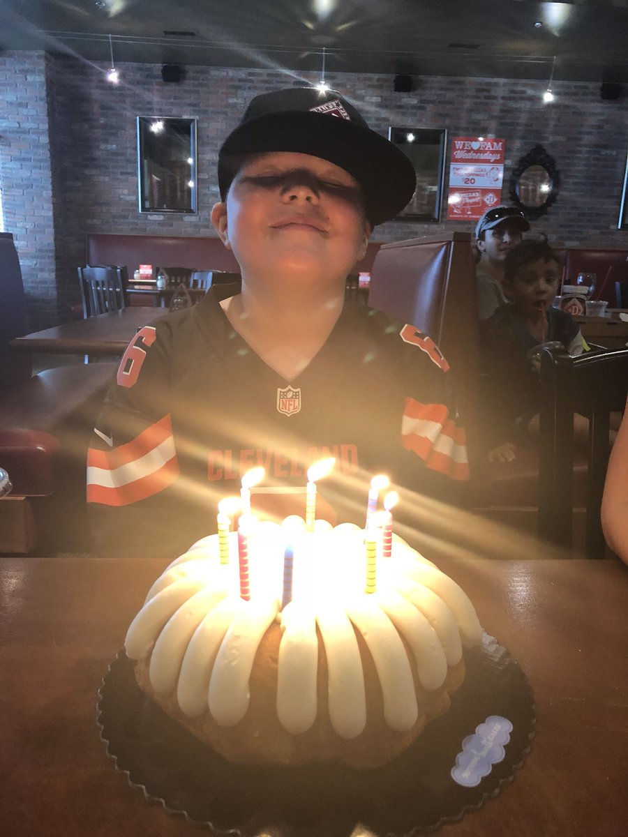 taradt725's tweet photo. @durkinspizza thank you for another great birthday!!! Every year he is closer to having his own pizza place! #lemmoncake #mrdurkin https://t.co/EHqLl2p0xr