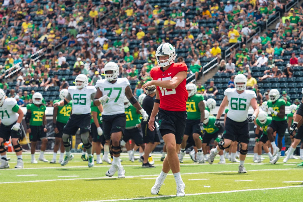 oregonfootball's tweet photo. It felt great to be back in Autzen. #GoDucks https://t.co/bDHEjUnc1C