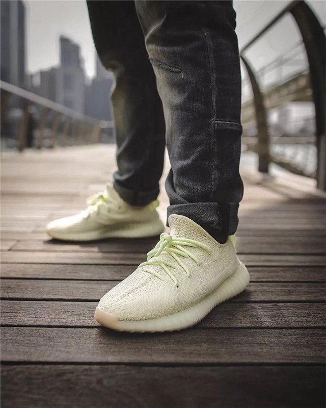 KicksDealsCA's tweet photo. Your eyes do not deceive you, we're giving away these 🔥🔥🔥 sneakers and many more for FREE to thank you guys for helping us reach 40k! Contest ends next week so be sure to get your entries in quick. #KDC40K Enter here: https://t.co/UGEOF2IreW https://t.co/uCOuhfsaHR