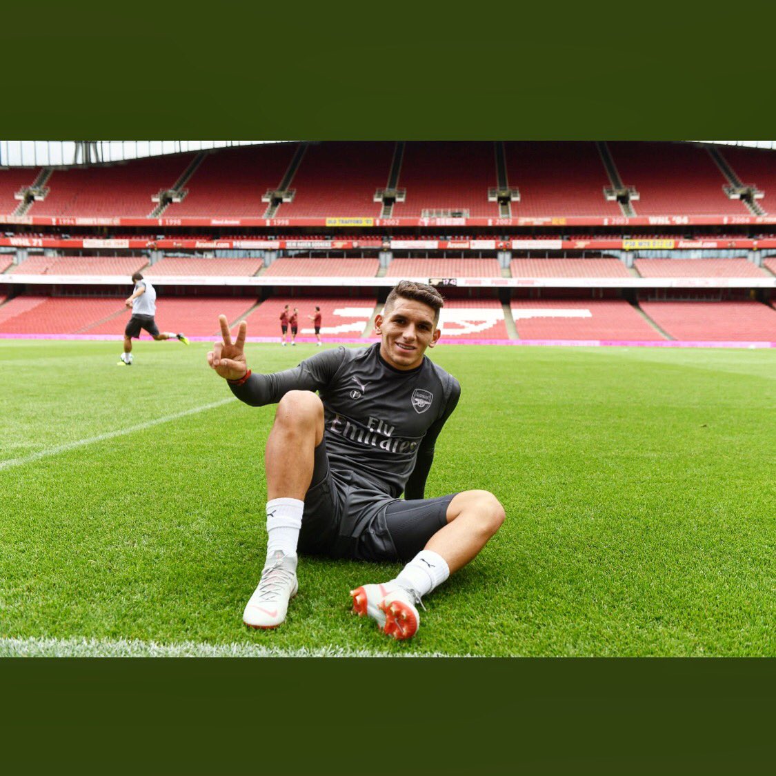 LTorreira34's tweet photo. Todo listo 😃✌🏻 Mañana iniciamos la premier. #Arsenal #ManCity

Quite ready 😃✌🏻 Tomorrow we start the premier. #Arsenal #ManCity 

#WeAreTheArsenal🔴
#LT11 https://t.co/DChzaWCaIu