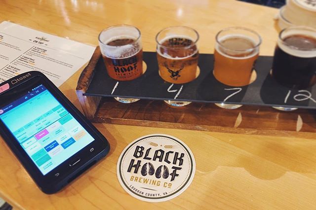 ToastTab's tweet photo. 4 cheers 🍻 to it finally being the weekend, with our pals @blackhoofbeer 🙌
Gotta say, Black Hoof & Toast Go™️ sure look good together in this lineup 😍
#customernoms #drinkblackhoof #toastgo https://t.co/XZtRsvUASC https://t.co/5D17zo1YSl