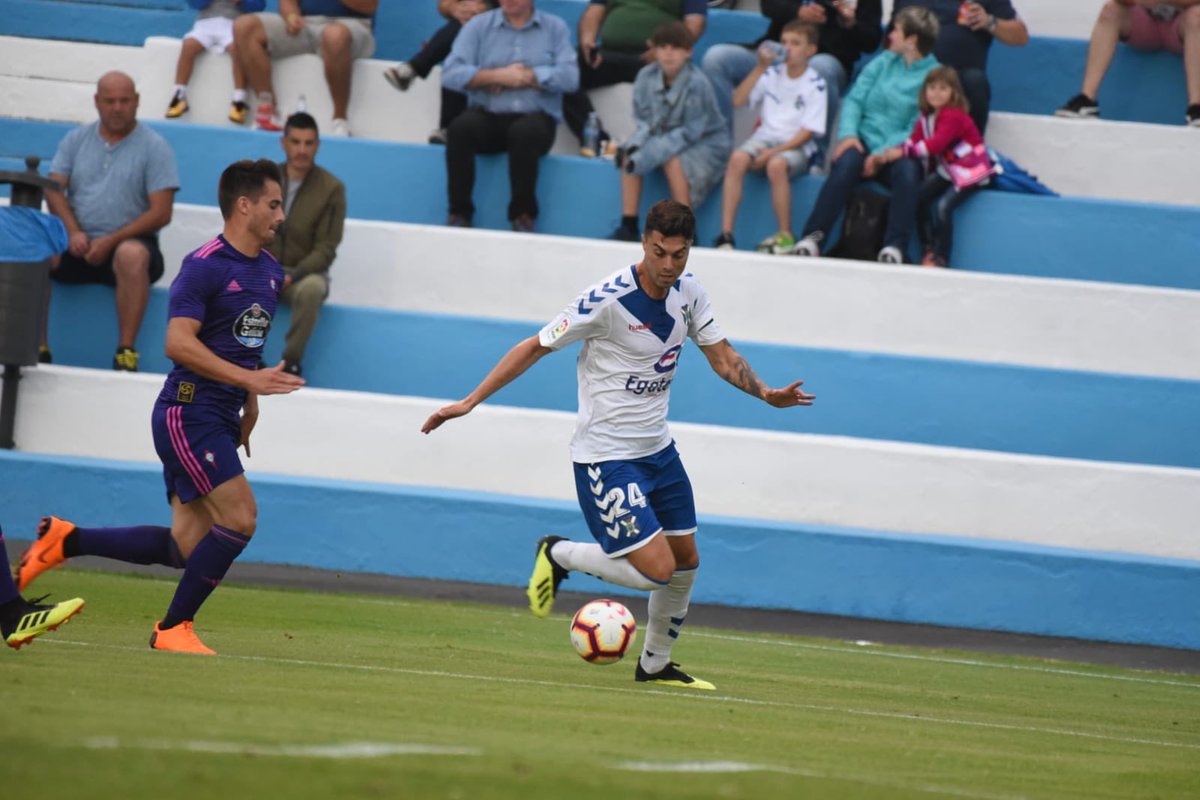 TrofeoTeide's tweet photo. Comienza la segunda parte!!! Partido muy igualado en el Estadio Los Cuartos. Al final de la primera parte CD Tenerife 0 - CD Celta de Vigo B 0

Fotos:Moisés Pérez https://t.co/X8wTLuipFd