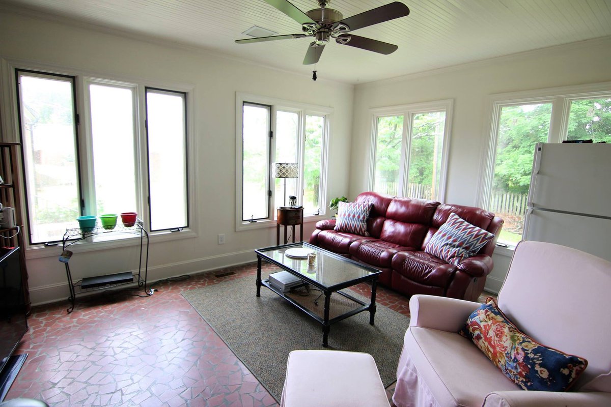 aprilstephens's tweet photo. Beautiful in Benson!

We love this gorgeous home and its bright and updated kitchen and great family room and sunroom!

View more: https://t.co/T4AYHdTo7z
#Benson #TheAprilStephensTeam #REMAXOneRealty https://t.co/m5GThrslhn