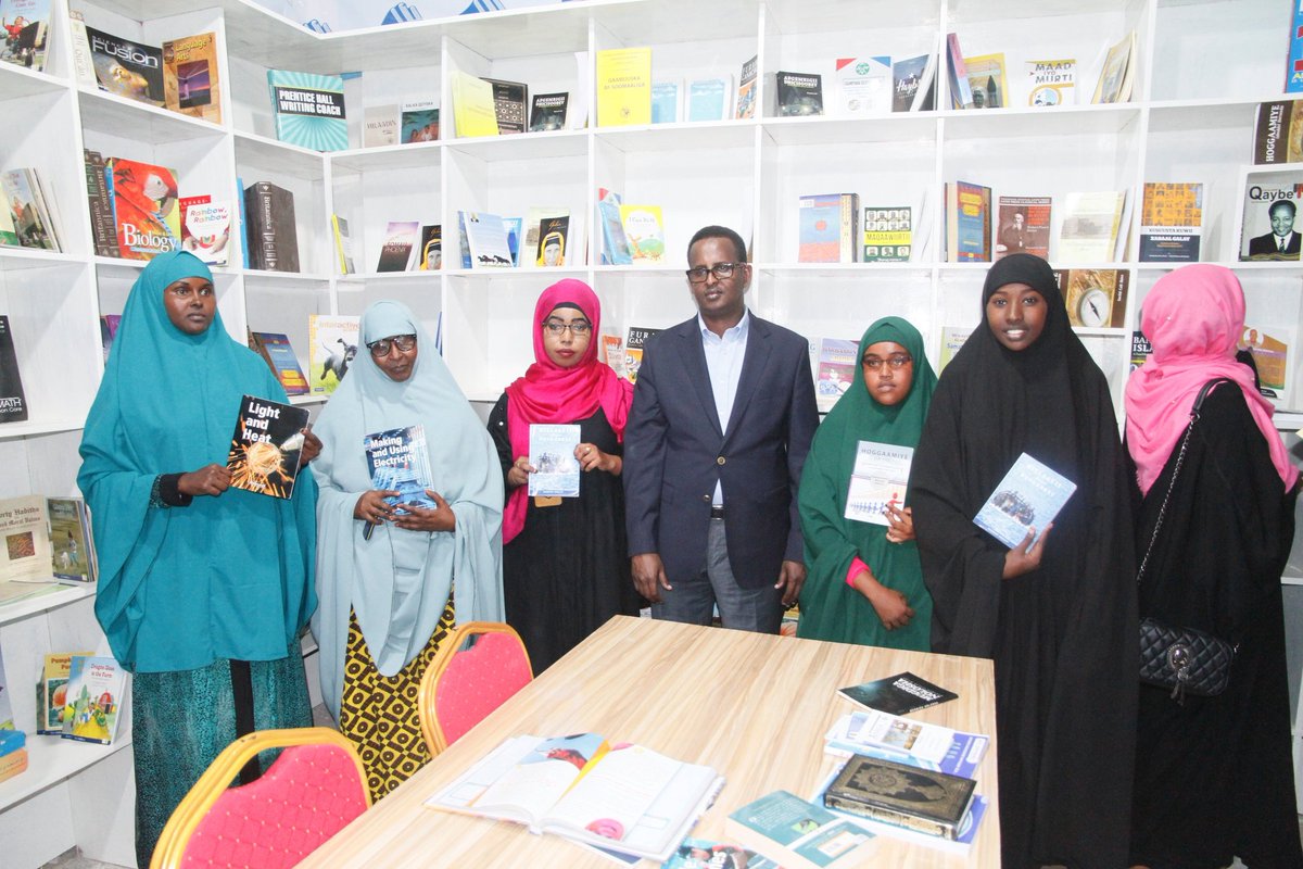 ceelhuuronline's tweet photo. #MaktabaddaCadaado @AdadoPLibrary oo la daahfuray, waxaana maalgaliyey @SenatorAbshir
#AdadoIsReading https://t.co/Ye9gdQezEx