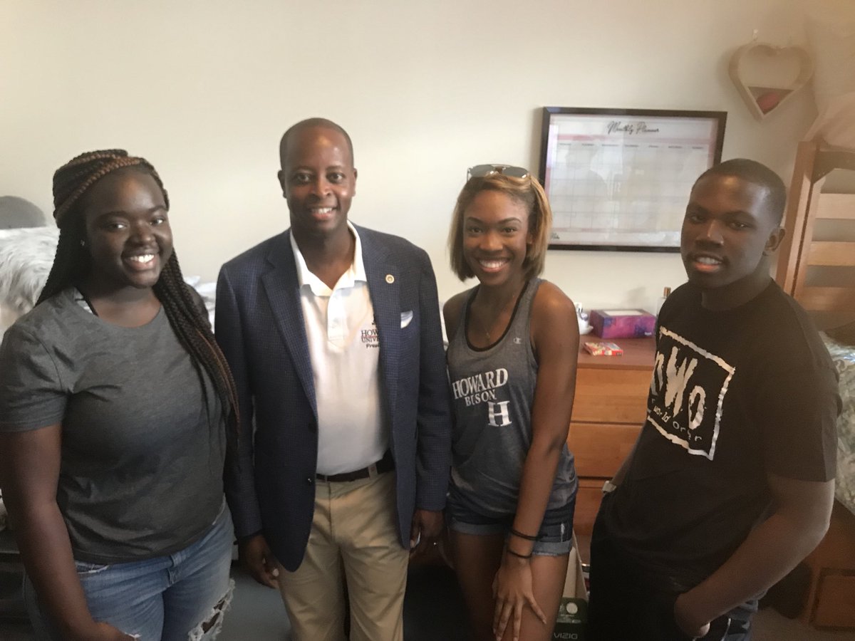 fedingram's tweet photo. When the President of Howard University Dr. Wayne Frederick walks into your kids dormitory room on day 1 (Sat) just to say hi and check on everything you are doing something right in life. Off to a great start! #TheMecca #ChemEngineer Elan Ingram @Elan0801 @HowardU @jonesy0108 https://t.co/y1PHNRFHUj
