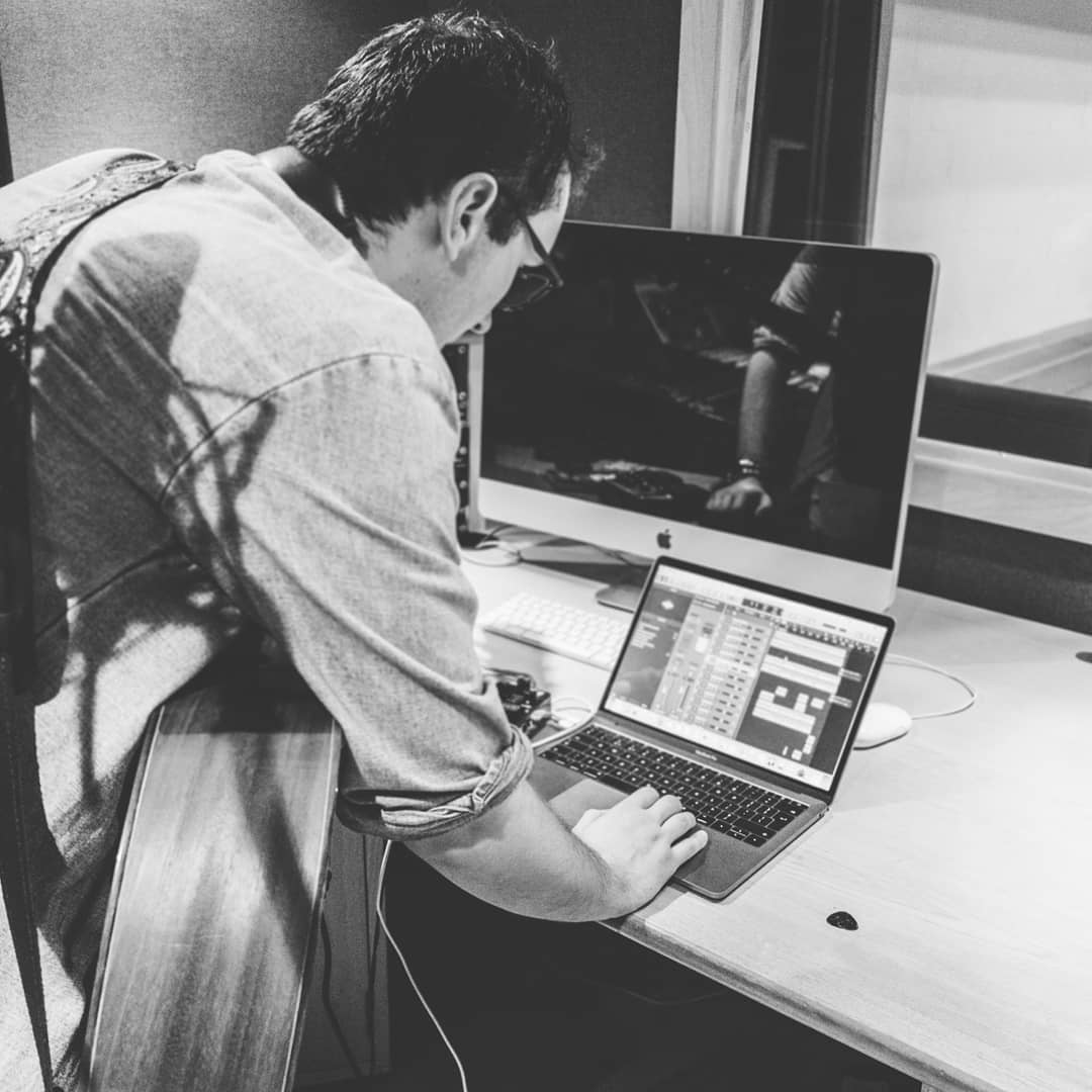 JonathanParksM1's tweet photo. / / Recording

https://t.co/kfkrw7Jnsk

#whathappenedhere #ep #debut #singersongwriter #music #update #unsigned #artist @FaithGuitars https://t.co/z1BFyT7Ck7