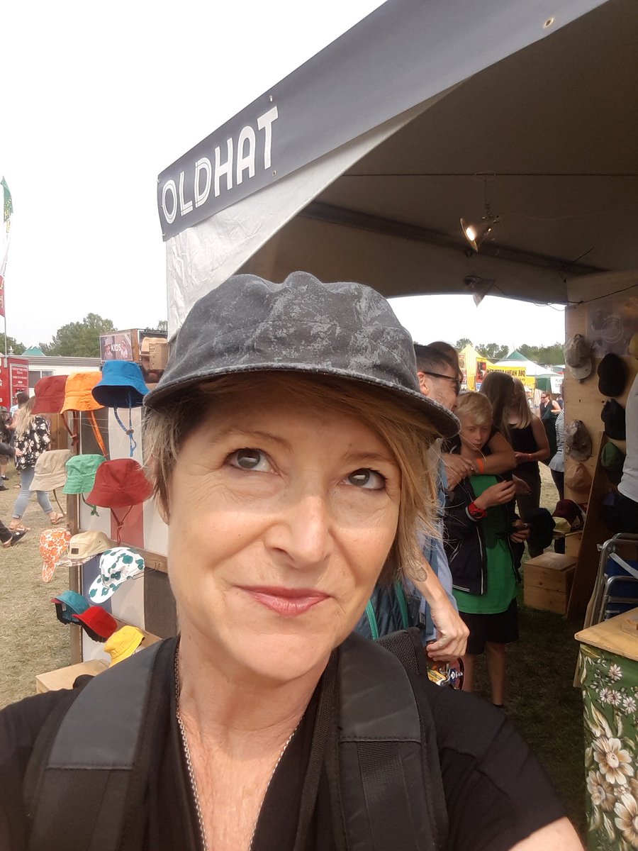 Finally found an #oldhat to buy, from the guy who made it. #EFMF2018 Now I'm ready to host the <a href="/SchoolofSong/">School of Song</a> stage.