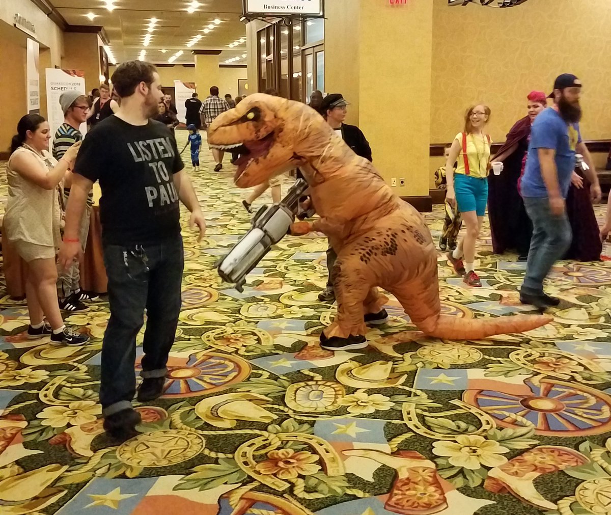 BeefierPlatypus's tweet photo. Rawr! Apparently #NotBillMurray @StackUpRex @QuakeCon https://t.co/CLWnXVq59g