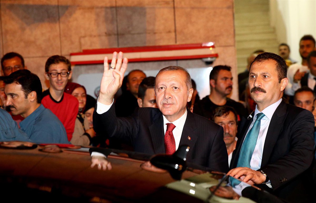 Genel Başkanımız ve Cumhurbaşkanımız Recep Tayyip Erdoğan, Güneysu İlçe Başkanlığını ziyaret etti.