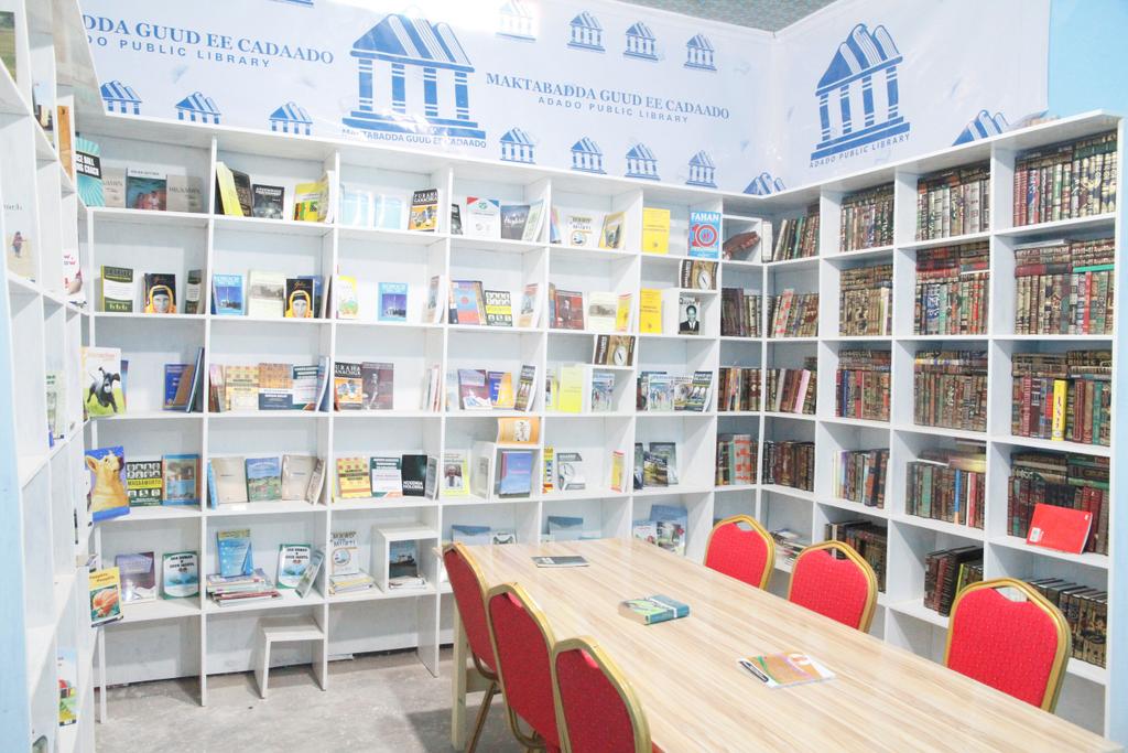 ceelhuuronline's tweet photo. #Cadaado #LibraryOpened kudos @SenatorAbshir
#AdadoIsReading
#AdadoPublicLibrary
#MaktabaddaCadaado https://t.co/UrVeMz2kRP