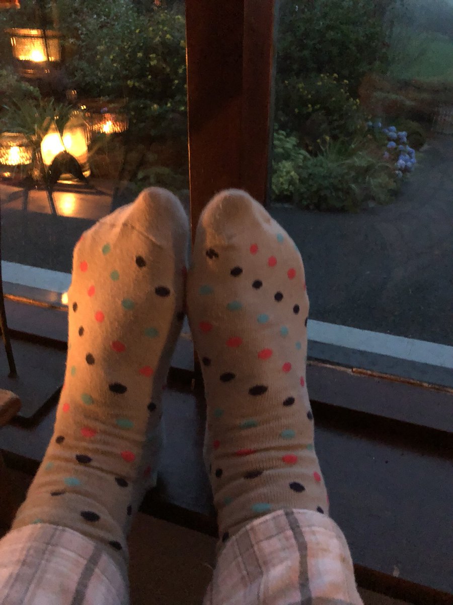 Caroleywaroley's tweet photo. #sockfest @myoddballs
#cosynitesin #miserableoutside @McilwaineSamuel https://t.co/6PBAUOZRl4