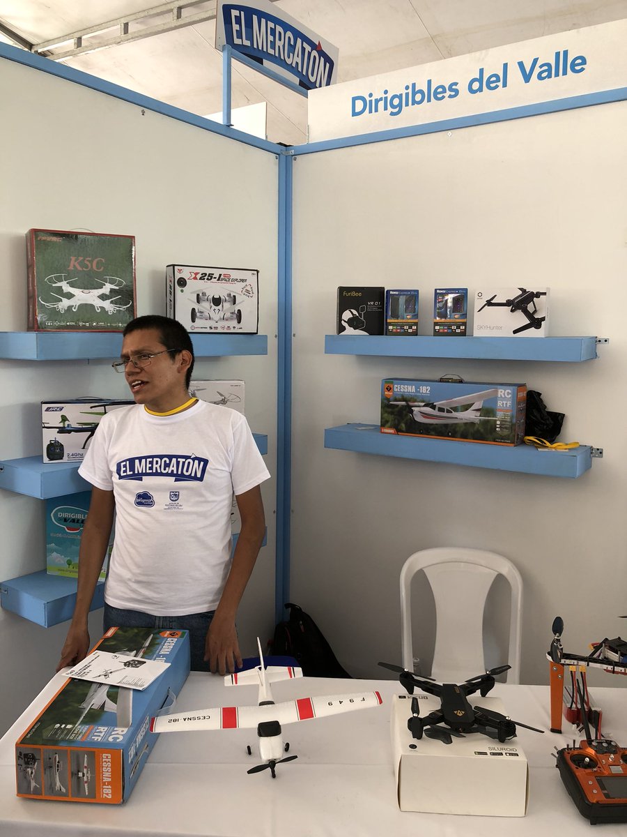 estebanpie's tweet photo. Dirigibles del Valle, pequeña gran empresa vinculada al programa #Empréndelo de @camaracali @fominbid @Confecamaras y @AcdiVocaCol presente en el #Mercatón de @AlcaldiaDeCali @DEconomicoCali https://t.co/bJk1XvHjWu