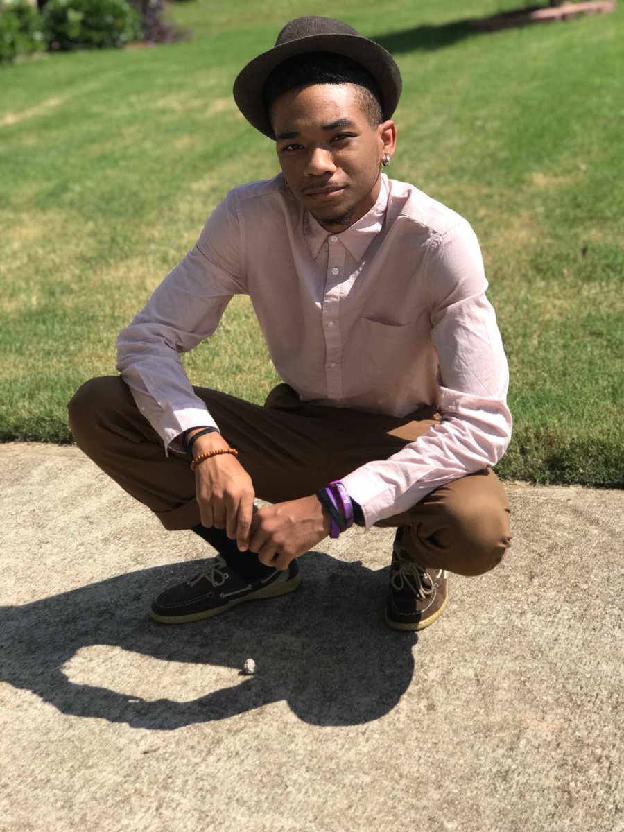 CoachLaws00's tweet photo. When your 2.0 is on his way to a movie shoot with a 1960's motif as an extra...#TheNextDenzel? #DifferentKid #ProudDad https://t.co/nlZ67zyZXg