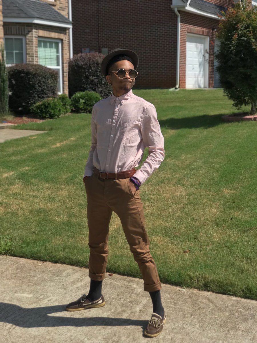 CoachLaws00's tweet photo. When your 2.0 is on his way to a movie shoot with a 1960's motif as an extra...#TheNextDenzel? #DifferentKid #ProudDad https://t.co/nlZ67zyZXg