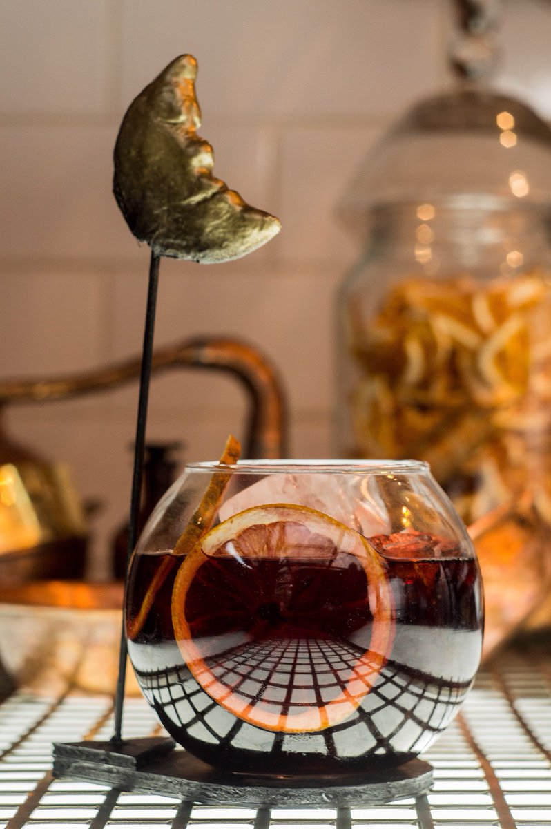 Este sábado #LunaNegra llega a #RedLuxuryBar ¡Qué esperas, ven y pide el tuyo! #BestNight #cocktailbar #Bar