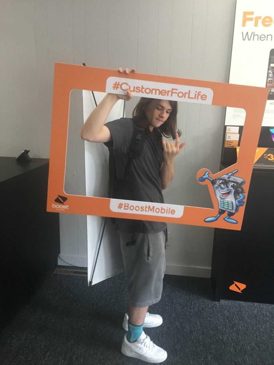 kjwirlessboost's tweet photo. #Friday #CustomerAppreciation #KJWIRELESS #CohoesNY @spg_arbab @jesshyperlink #BoostMobile https://t.co/O8y76jp2x3