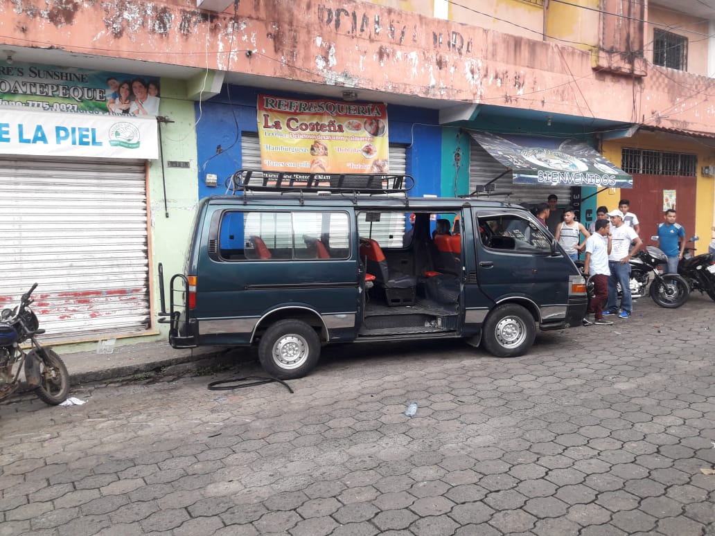 CruzRojaGT_'s tweet photo. #Quetzaltenango

Accidente #transitogt en Barrio La Batalla #Coatepeque, microbus y pickup colisionan, socorristas de #CruzRojaGT y #CBMDEP le brindaron atención a dos personas con heridas leves en el lugar. https://t.co/USrhgIHkSe