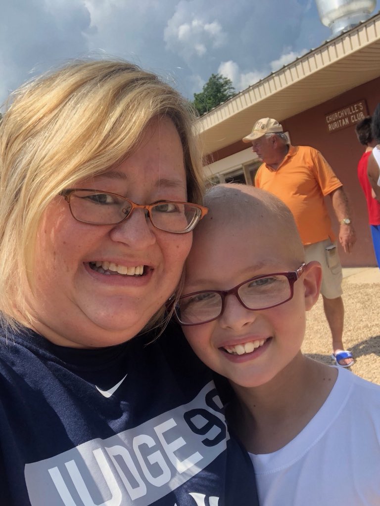 Amber_Lynn_TV's tweet image. Cancer can’t stop this little girl. #KenzieStrong @Frodokbc sending me these pictures today! Love following Kenzie’s journey. 🧡m.facebook.com/profile.php?id…