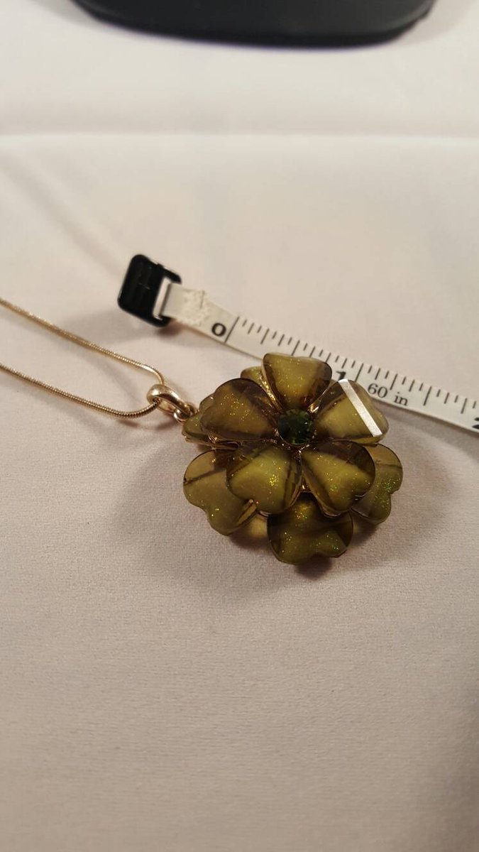 justgemzs's tweet photo. 3D flower necklace,olive green flower,3D acrylic flower gold tone chain 16 inch long. Gift for her birthday gift Christmas gift https://t.co/HVCZ1iCias #justgemz #gotvintage #Etsy #TeamloveTeamtempt https://t.co/1l92jYva4n
