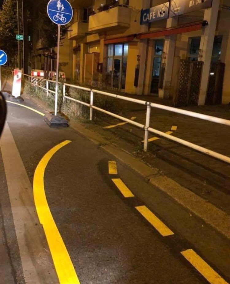 Für besonders kleine Radfahrer. 🤦‍♂️
Standort: Konrad-Wolf-Str.