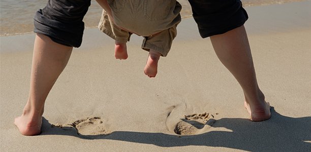 activeforlife's tweet photo. Lay the foundation for your newborn to develop #physicalliteracy as they grow by promoting your baby’s brain networking and sensory awareness. Get your new baby moving: https://t.co/uDHVCeCOvH https://t.co/TP1JXMEmtQ