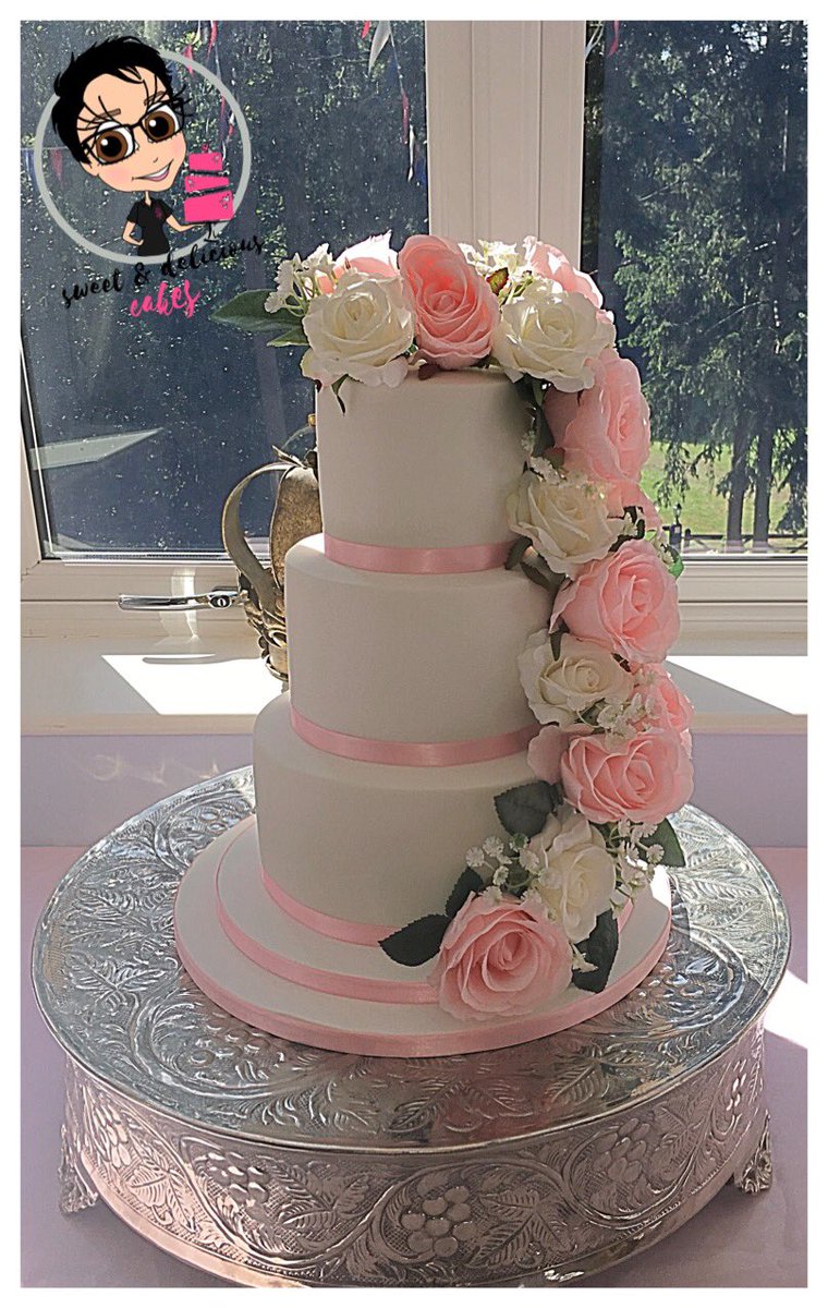 sweetanddel's tweet photo. Congratulations to Louise and partner who are celebrating their wedding at Grimescote Manor. 

#weddingcake #wedding #happycouple #cake #congratulations https://t.co/dxAnkNjqGB