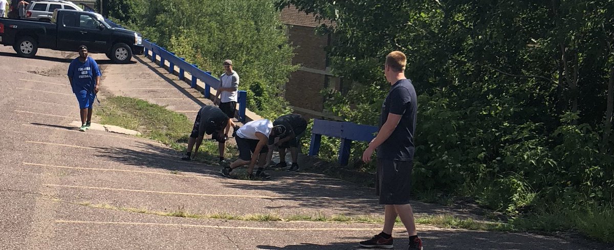 Finlandia University Football (@fulionsfootball) on Twitter photo Check out Team #4 giving back to community! As we teamed up to clean the city of Hancock. #Lions #LionsPride @finlandiauniversity <a href="/finlandialions/">Finlandia Athletics</a> Check out Team #4 giving back to community! As we teamed up to clean the city of Hancock. #Lions #LionsPride @finlandiauniversity <a href="/finlandialions/">Finlandia Athletics</a>