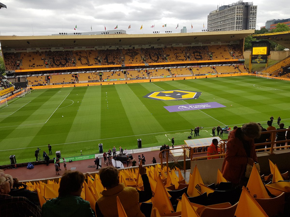 j_d_babes's tweet photo. Had a fab day @Wolves v Everton with my original mini me. #myfavoriteniece #onlyhaveone #minime https://t.co/iSqmcFRIu1