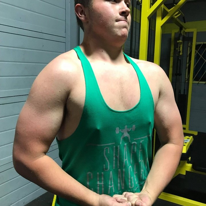 JakeGrundy5's tweet photo. Found my motivation back in the gym after a couple of weeks off. New @shapechangers stringer. Time to continue getting lean.

#iamback #backwithabang #fitnessjourney #gymfit #fitness #physique #gymrat #gym #motivation https://t.co/RQs5Mu0XWH