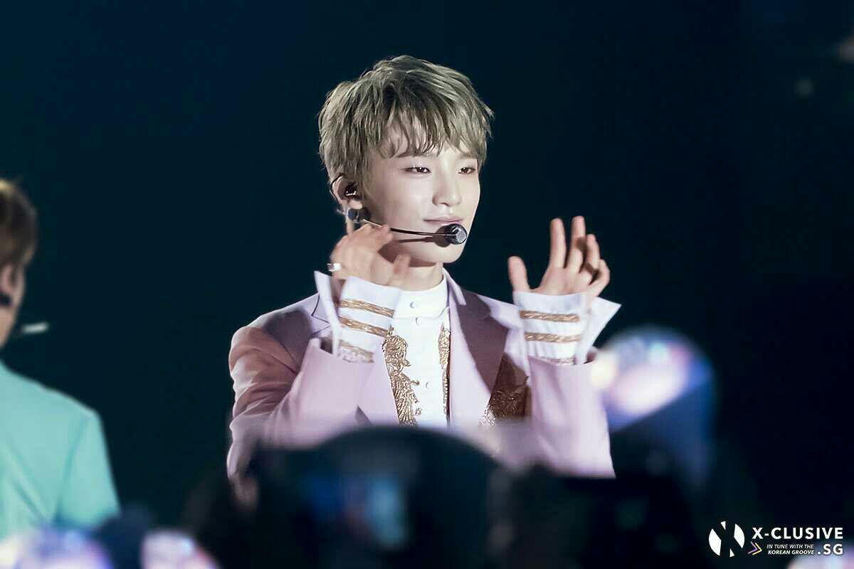 dinoarchive's tweet photo. 170812 #DiamondEdgeInHK #DINO #디노 #이찬 #SEVENTEEN.
#세븐틴 #SVTinHK
cr sgXCLUSIVE https://t.co/HATv5eYeBS