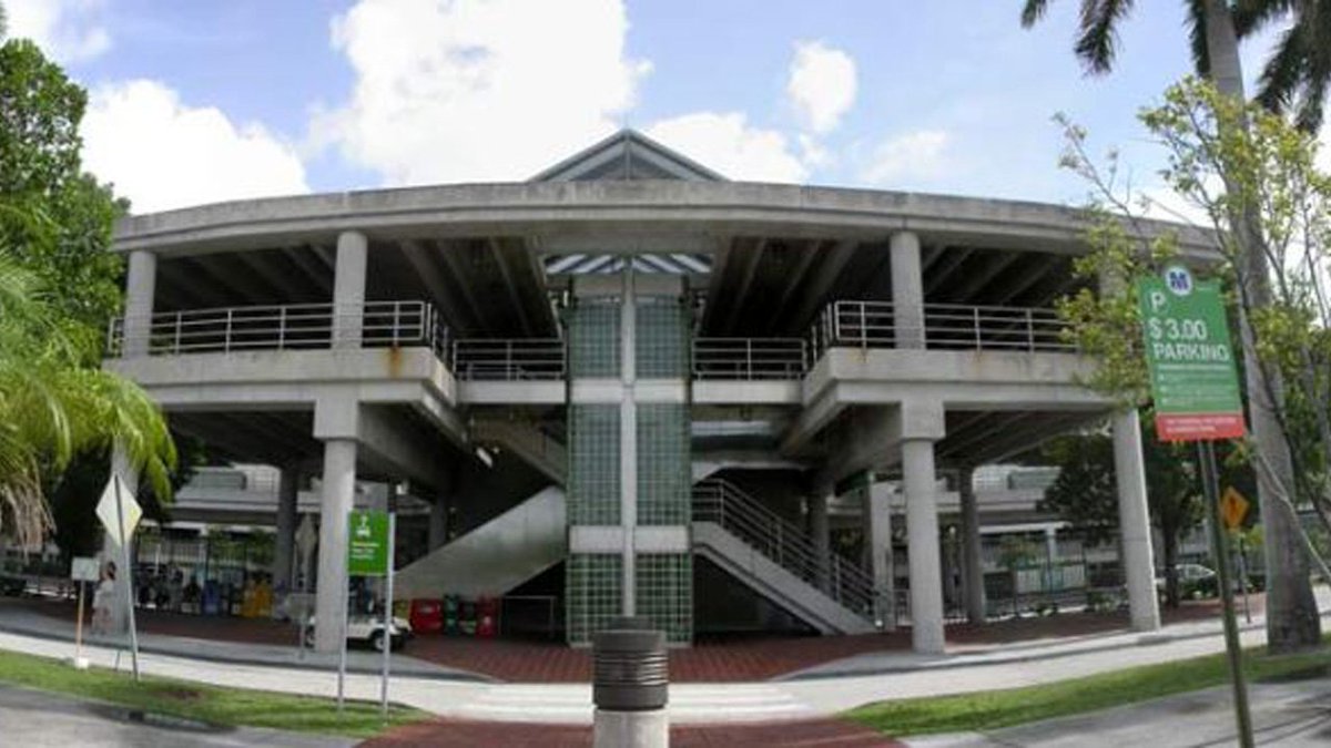 Man dies after stabbing at Metrorail station in Hialeah, police say bit.ly/2vC33VF https://t.co/09jv8tzuQ5