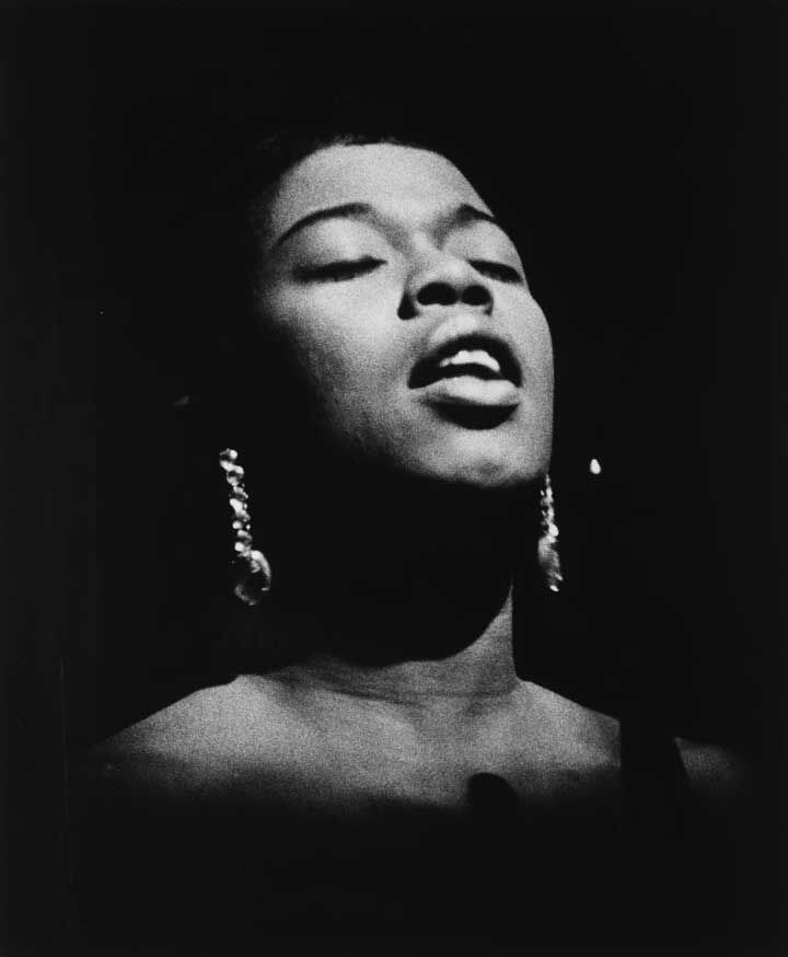 Blavity's tweet image. 14 black photographers that Vogue ignored over the last 126 years bit.ly/2vv6U6k