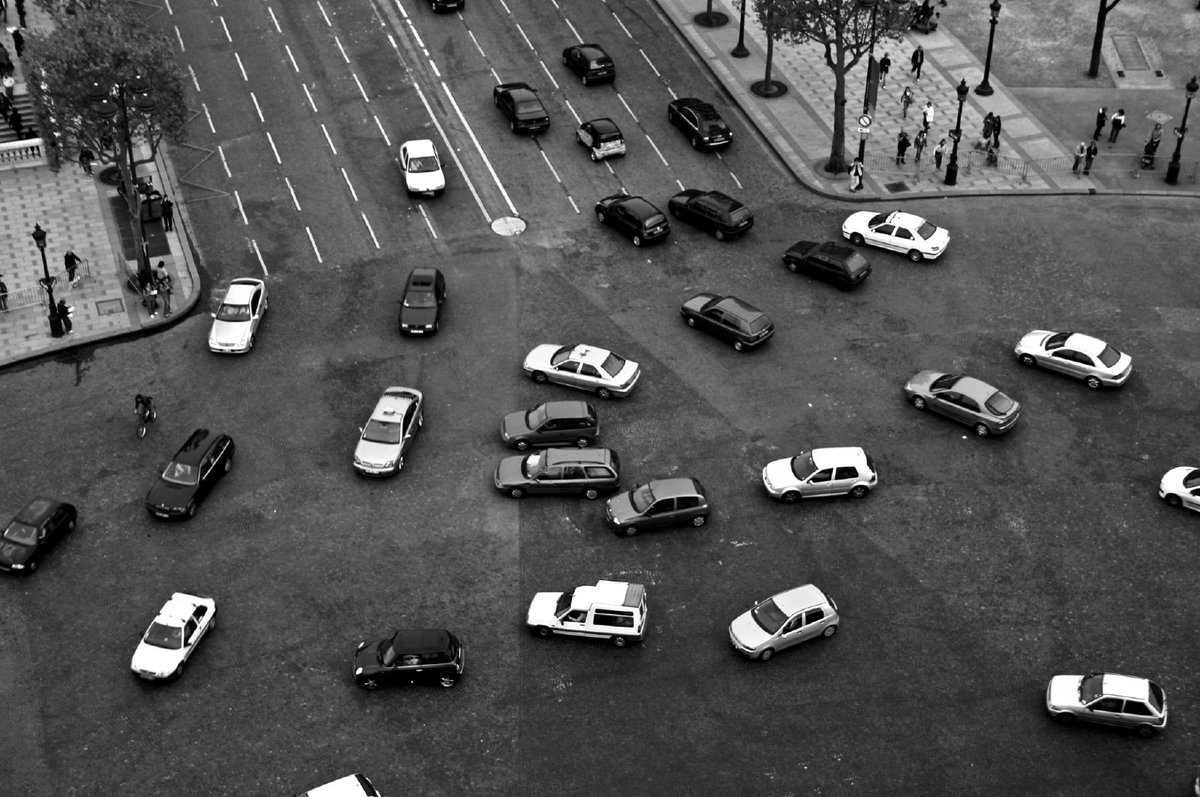 UnevenEarth's tweet image. Because it was hard to find online, we've just republished the 1973 essay by André Gorz, "The social ideology of the motorcar"
"The car wastes more time than it saves and creates more distance than it overcomes."
unevenearth.org/2018/08/the-so…