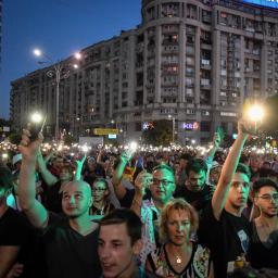 Multimediaplaat's tweet image. Altijd wat nieuws: "Opnieuw massale protesten tegen regeringscorruptie in Roemenië"
Kijk hier voor al het nieuws: Multimediaplaats.nl - multimediaplaats.nl/opnieuw-massal…