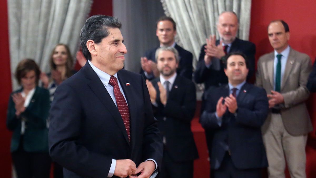 Acto 1: Eligen un ministro de cultura que es detractor del Museo de la Memoria.
Acto 2: Ministro señala en su libro que Museo es un “montaje”
Acto 3: Ministro señala “esto no debí haberlo expresado así”
¿Cómo se llama la obra? #ChileLoHacemosTodos #valdiviacl #ElRanco #buensabado