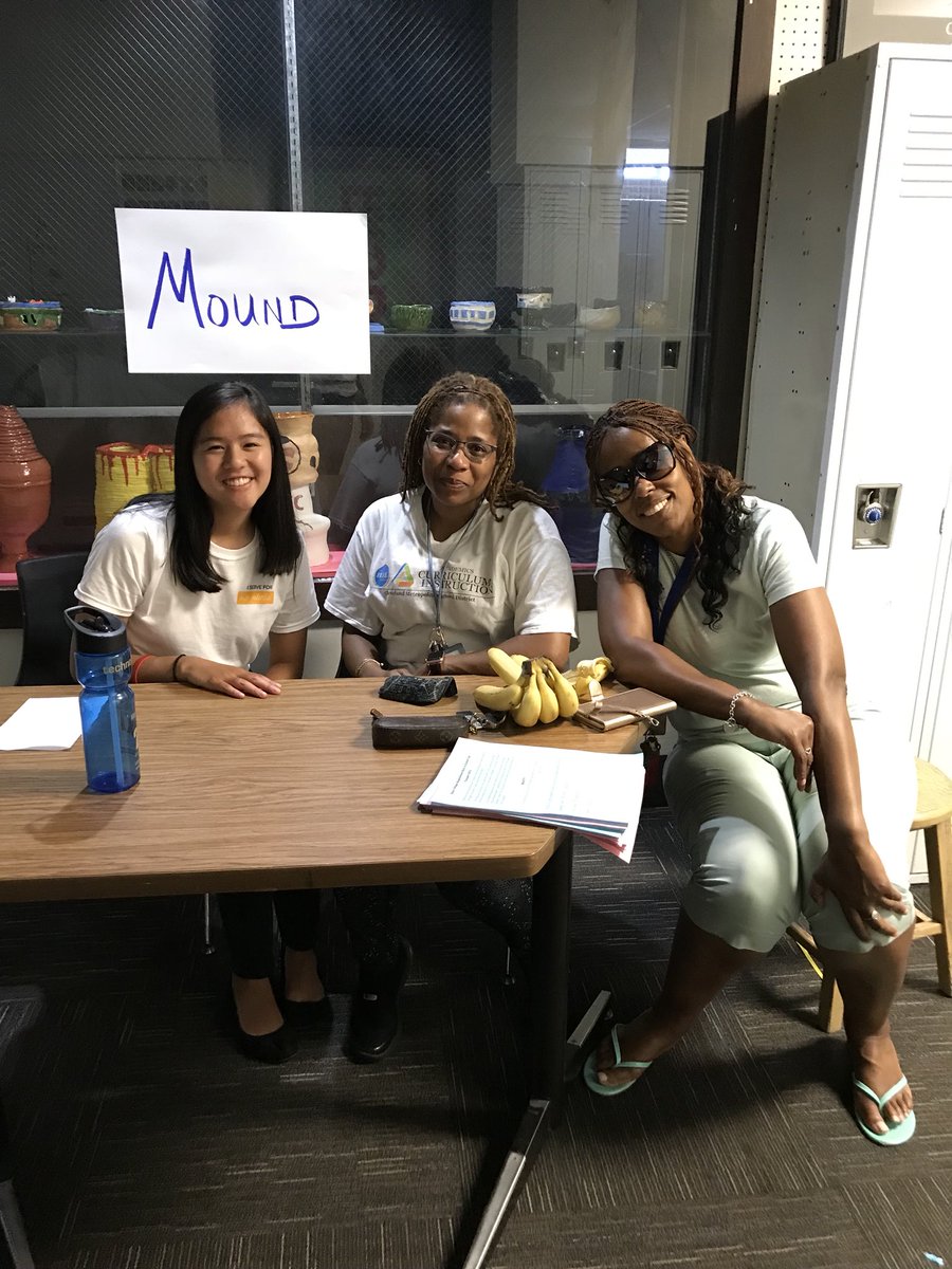mound_stem's tweet photo. Mound was pleased to participate in today’s Back to School Fair at Cleveland Central Catholic HS. In addition to food and fun activities, generous Slavic Village community sponsors provided our scholars with backpacks and supplies for the upcoming school year. #moundstem https://t.co/iwBebzzxmk