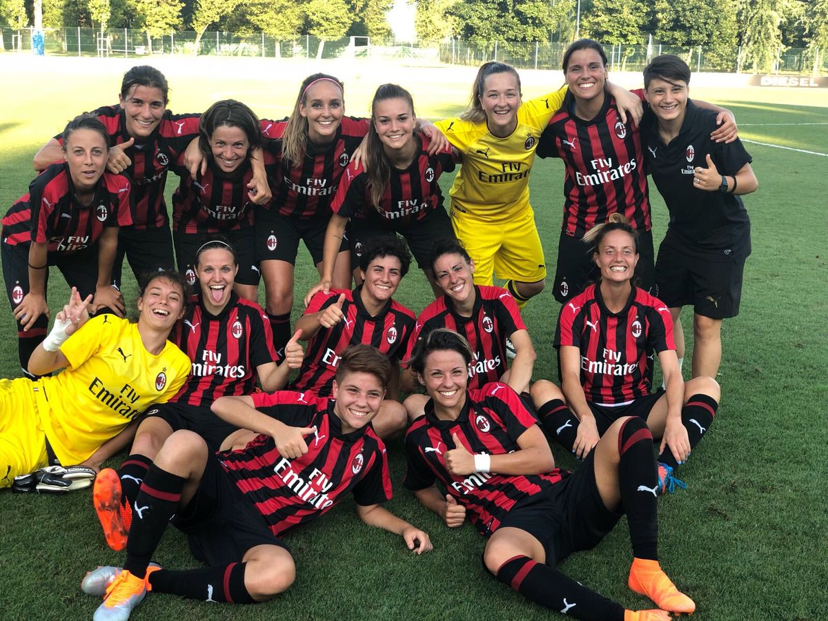 RaffaManieri's tweet photo. Eccoci qua, felici ed emozionate, con la nuova maglia  @acmilan 
🔴⚫️
Nessuno può sapere cosa sta per accadere: sta accadendo, ogni volta, per la prima volta, per l’unica volta.
This is The first Ac Milan women Team 💪🏻👏🏻👹
#raffamanieri #weareateam #weareacmilan https://t.co/BG5Qc2v8zX