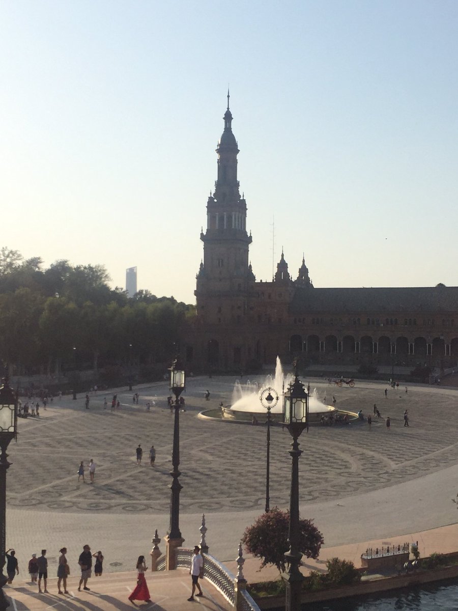 sadnesphoto's tweet photo. Sevilla nunca dejara de sorprenderme https://t.co/ah9jufXQr0