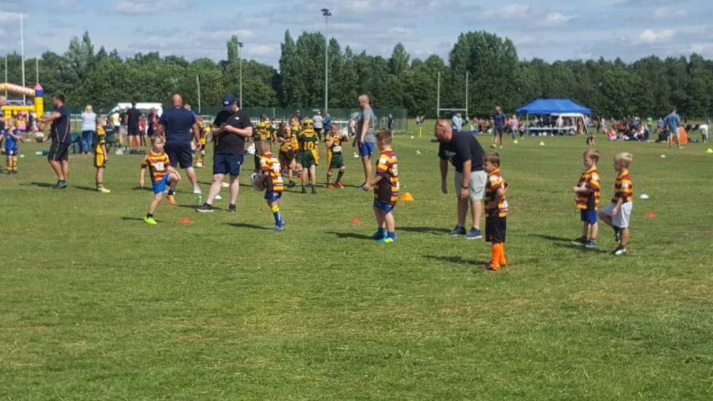 LatchfordGiants's tweet photo. What a fantastic day at our juniors festival. Over 350 kids all playing #RugbyLeague in the correct way, no winners or losers just happy kids. Thanks to all the team that attended. 

Bring on 2019 

#LGFest #UpTheGiants #OneClub https://t.co/SqyMxjKEjb