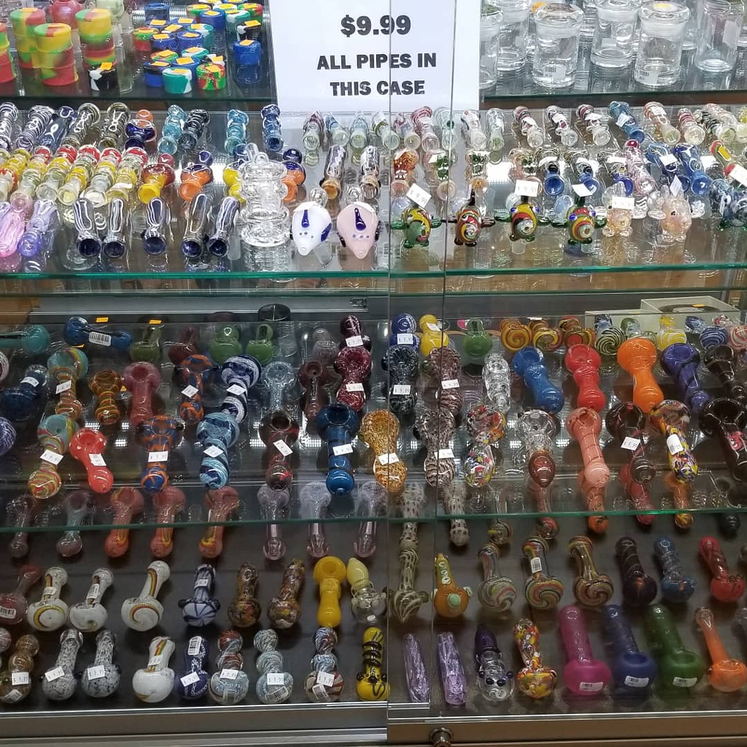 SmokeStationChi's tweet photo. Grand Opening Sale at Smoke Station: 10% off everything! Big selection of #vape #CBD #kratom #hookah and more! #LoganSquare #chicago https://t.co/xueTECsPKD