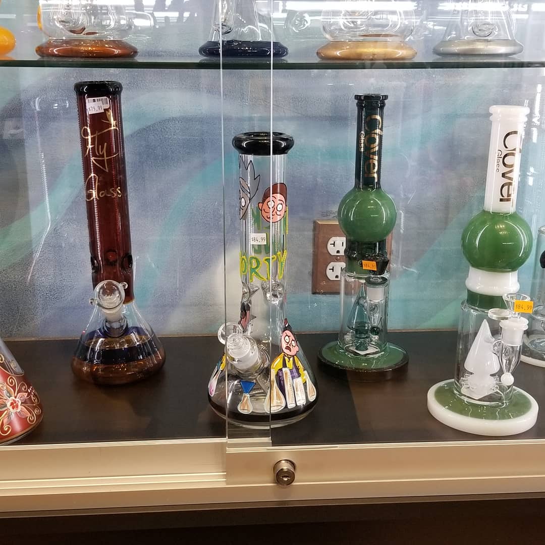 SmokeStationChi's tweet photo. Grand Opening Sale at Smoke Station: 10% off everything! Big selection of #vape #CBD #kratom #hookah and more! #LoganSquare #chicago https://t.co/xueTECsPKD
