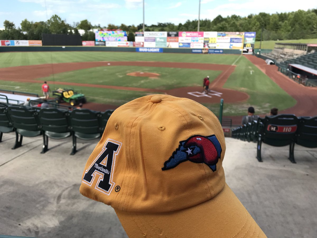 appstatesports's tweet image. It’s App State night at the @HickoryCrawdads! ⚾️ #GoApps