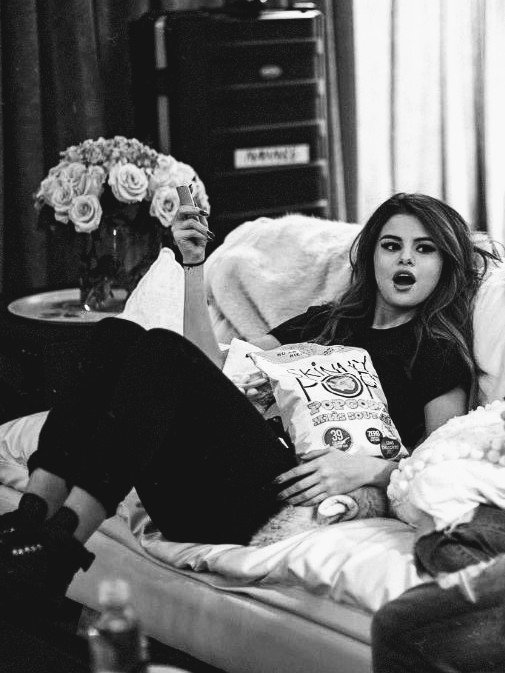 doitarsyn's tweet photo. selena ÷ gomez https://t.co/4LWBhxrGud