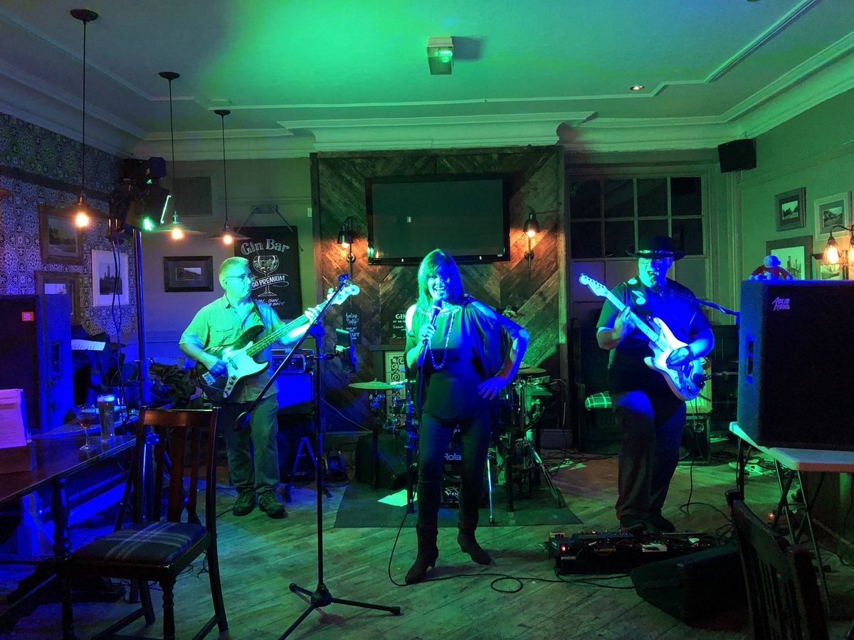 Fantastic entertainment tonight thanks to ‘MonkeyBusinessBandLiberpool’ find them on Facebook 🍻🎤🎸 #livemisusic #manchester #saturdaynight #whitehorse #swinton #worsley join us next Saturday for even more live music!!