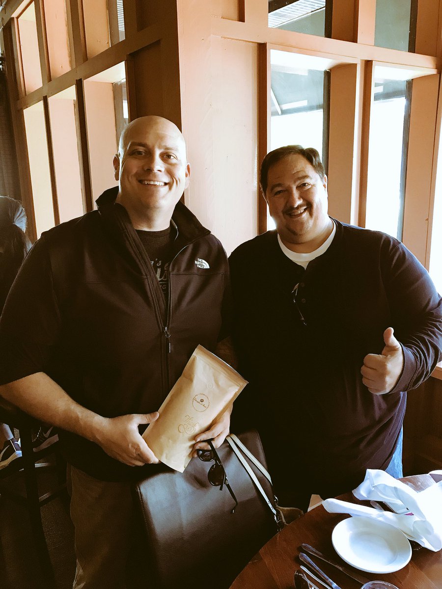 Hey <a href="/Rock1chef/">rock1chef</a>  😎 what's going on #cleveland with this beautiful weather today ... It's <a href="/ArtsInAugust/">Arts in August</a> at Lincoln Park ... After the show .... Come say hello #Fahrenheit #rock1chef <a href="/Rock1chef/">rock1chef</a> <a href="/ThisIsCleveland/">#thisisCLE</a>