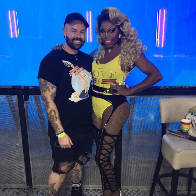 cptaincraig's tweet photo. Fuk me Iv had the best nite ever @KameronMichaels @aquariaofficial @AsiaOharaLand @YuhuaHamasaki and I think @miz_cracker has realised we are actually friends #rupaulsdragrace #Manchester #awsomenight https://t.co/Aynotw8laD