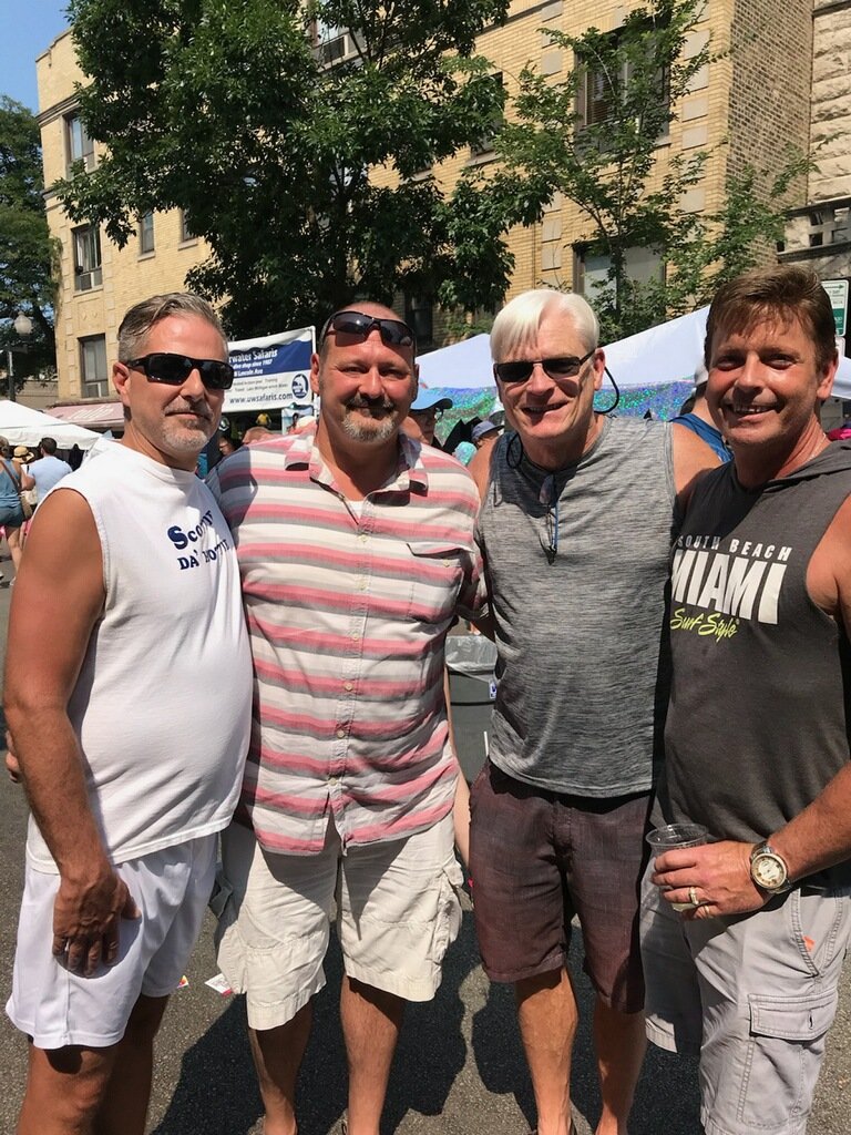 chicago_randy's tweet photo. #outatwrigley @chicagopride @outatthepark #chicagopride #ChicagoProud #MarketDays #outchicago @OutChicago @BillGubrud https://t.co/xce1QTl4bY