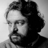 Nereden başlıyorduk?
İlk önce seviyor muyduk? 
Yoksa ilk önce güveniyor muyduk?’

Oğuz Atay