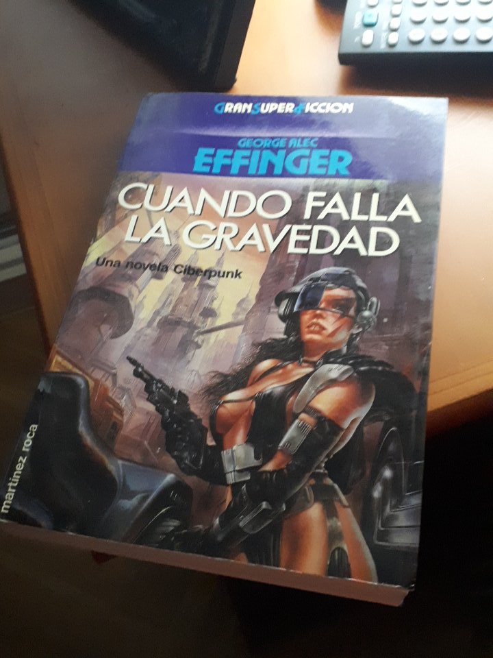 pixel_van_gogh's tweet photo. Empezamos lectura #Effinger 
Trilogía completa al fin en mi poder
#cyberpunk https://t.co/z40xlNtItw