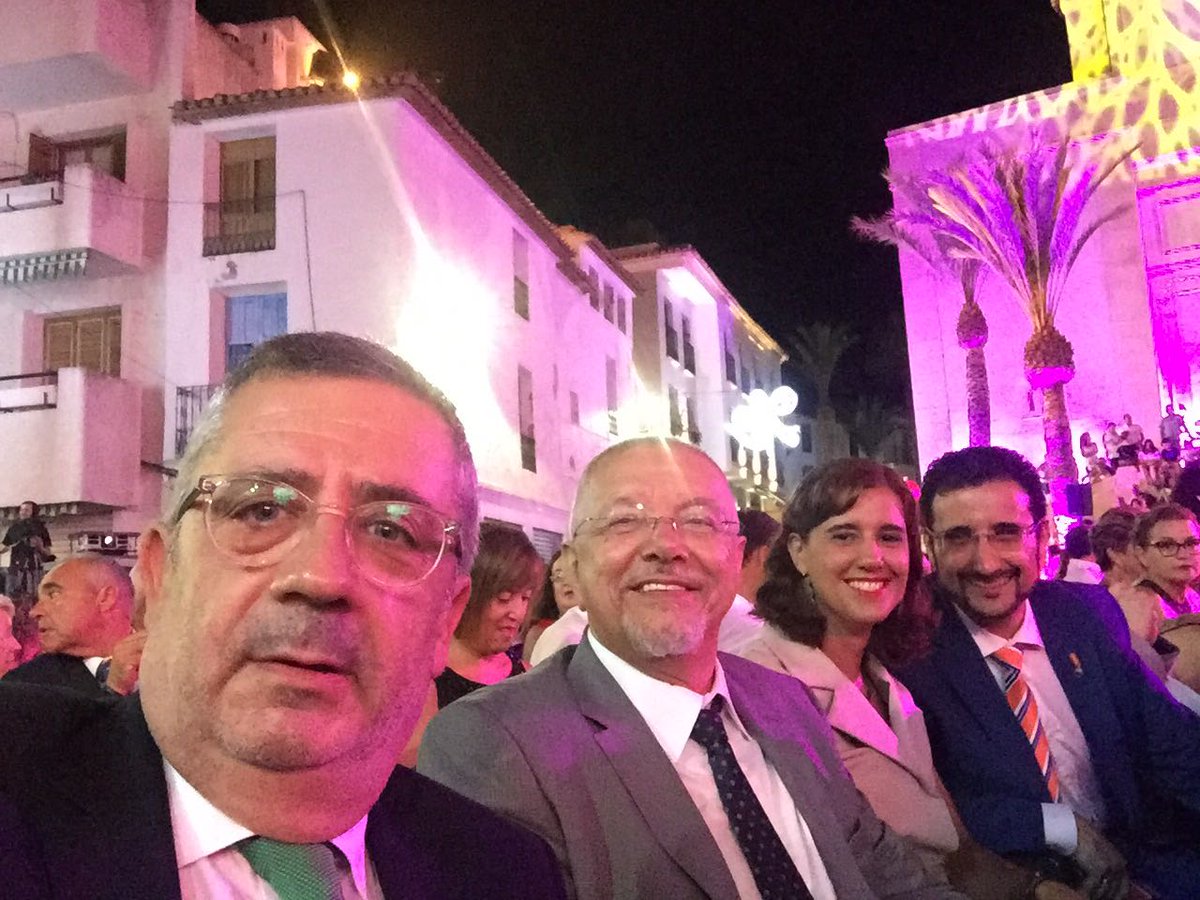 Cs_Nucia's tweet photo. 🎆Los concejales Angel Ferrer y @RafaCongost junto al diputado @pepecanonucia han asistido a la Coronación de nuestra 👑 Reina de las Fiestas de @LaNuciaES 2018 Jero Arranz Lledó. Enhorabuena a la Reina y a los Mayorales de la Penya els Grillats!!!
#EstemenFestes
#FestesdeAgost https://t.co/glsF0gGr9v